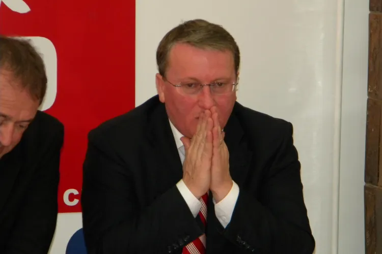 Dovada clara ca presedintele PSD Cluj, Remus Lapusan, este implicat in asigurarea parcului auto de la RATUC