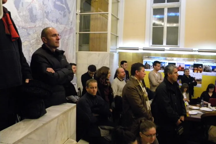 Clujenii de pe Borhanci si Oasului cer consilierilor repararea strazilor: Am renuntat la limuzina si mi-am luat Lada Niva VIDEO