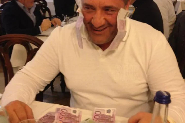 Bisnitarul Nelson Mondialu "mananca" mii de euro cu cutitul si furculita FOTO