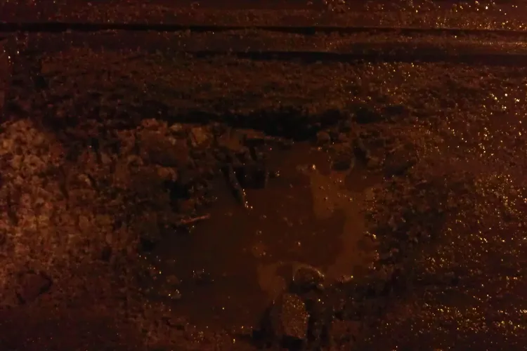 Soferii isi taie cauciucurile in linia de tramvai din zona Garibaldi FOTO