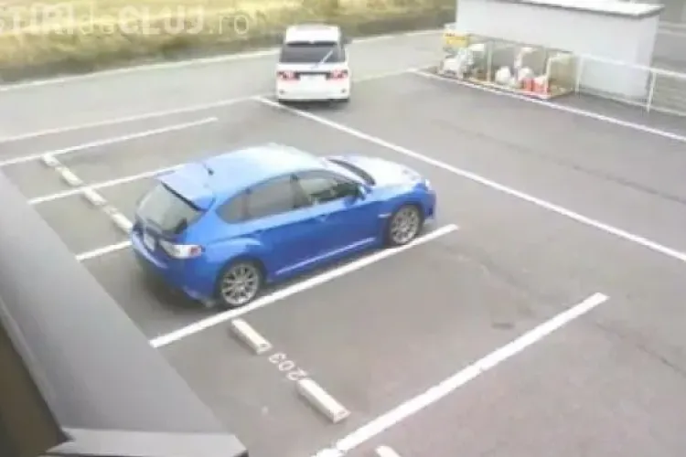E cel mai prost sofer din lume? In parcarea goala, doua masini se ciocnesc VIDEO