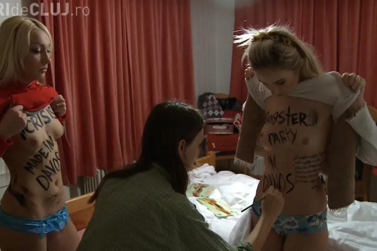 Protest in sanii goi, la -10 grade Celsius, impotriva crizei mondiale VIDEO si Galerie FOTO