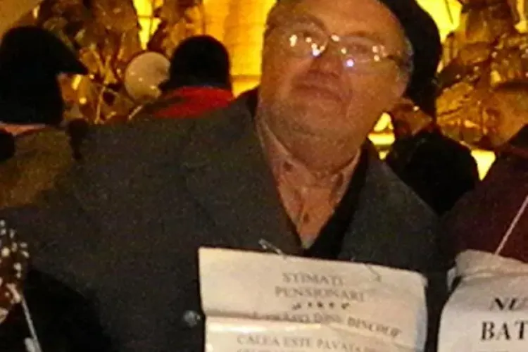 Deputatul Mircia Giurgiu, luat la rost de un protestatar in Piata Unirii! Oamenii i-au tinut partea parlamentarului VIDEO si FOTO