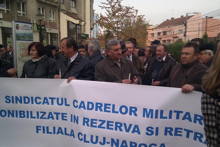 Cadrele militare in rezerva protesteaza in fata Prefecturii Cluj, de la ora 13.30