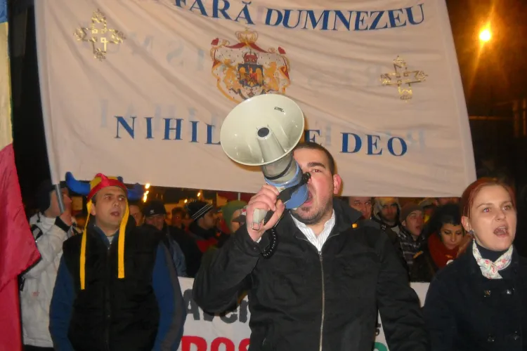 Protestatarii au cerut reinstituirea monarhiei FOTO si VIDEO