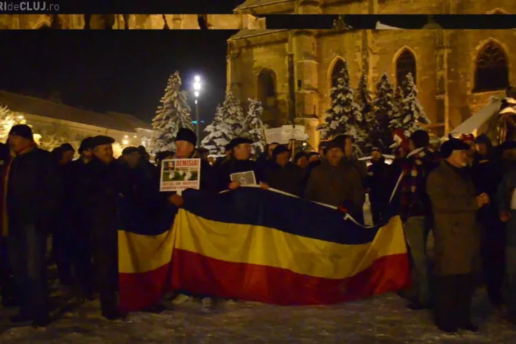 Numai 100 de oameni au protestat la Cluj-Napoca! Mesaj catre Boc: "Gastele din Rachitele asteapta sa te intorci la ele"