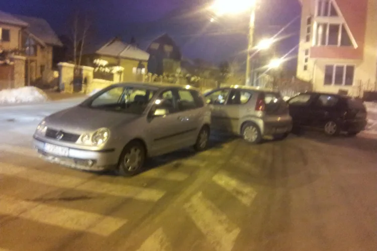 Alti soferi NESIMTITI din Cluj-Napoca! Parcheaza pe trecerea de pietoni FOTO