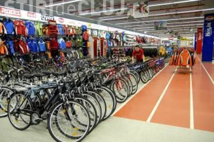 Magazinul Hervis Sports, din Polus Center, amendat pentru practici comerciale incorecte