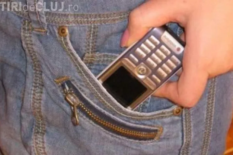 A furat un telefon mobil, intrand pe geam in casa