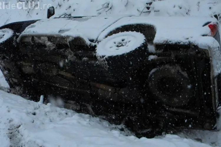 Un sofer beat s-a rasturnat cu masina pe Splaiul Independentei, langa Sala Sporturilor din Cluj-Napoca
