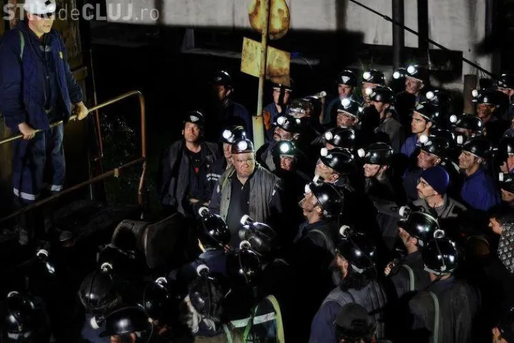 Minerii din Valea Jiului renunta la masa calda in favoarea sinistratilor 