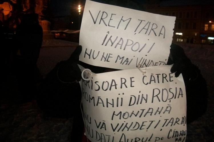 Clujenii din Piata Unirii au scandat impotriva lui Boc, dar l-ar vrea inapoi pentru banii care intrau in Cluj 
