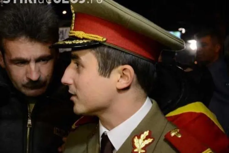 Militarul Alexandru Gheorghe, exclus din armata dupa ce a protestat in uniforma militara