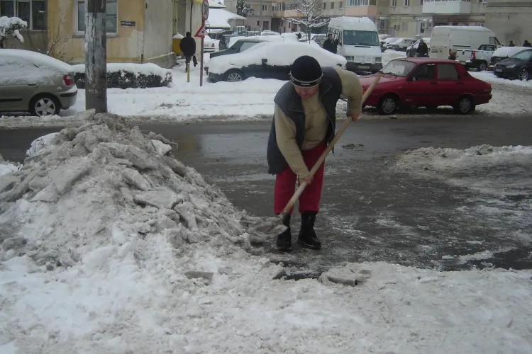 529 de clujeni, amendati pentru ca nu si-au curatat gheata si zapada din fata blocurilor