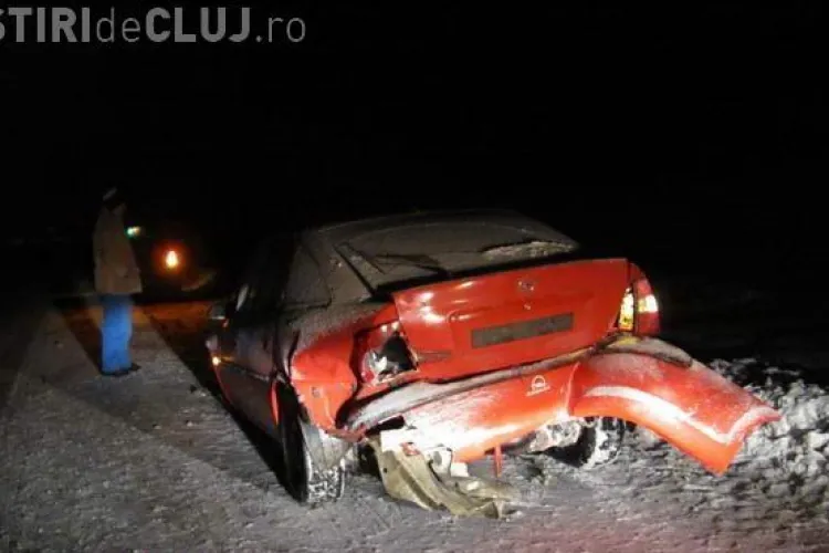 Accident in Livada! O masina a derapat si a lovit un parapet