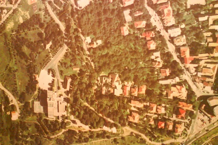 Dealul Cetatuia din Cluj-Napoca trebuie reabilitat pentru ca o ia la vale