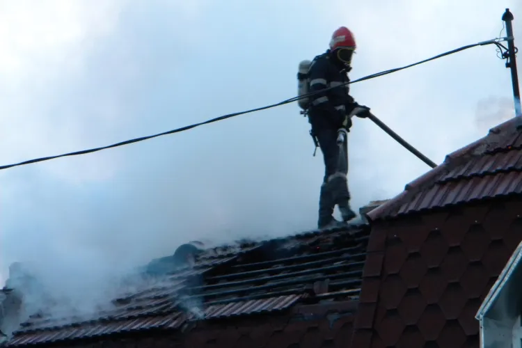 Incendiu pe Detunata! Flacarile ies de la etajul 4 VIDEO