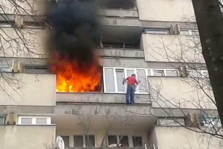 Noi imagini cu incendiul de pe Aleea Detunata! Focul a mistuit tot apartamentul VIDEO