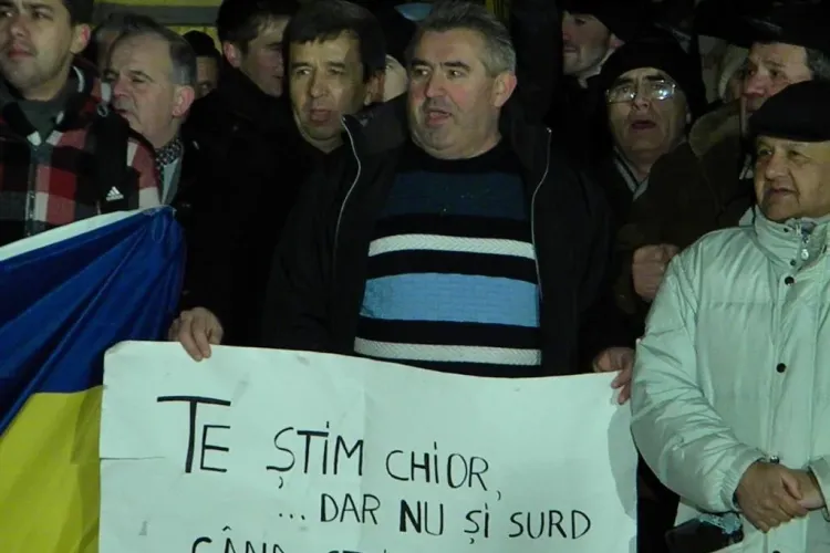 Tinerii din PDL Cluj acuza: USL Cluj confisca protestele din Piata Unirii si profita de nemultumirile oamenilor