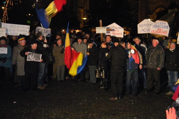 Protestatarii din Piata Unirii sarbatoresc de la ora 18.00 demisia lui Boc