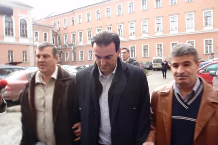 Sorin Apostu ar fi luat spaga pentru autorizatii de constructii prin firma Bogart Construct, a lui Bogdan Petrina