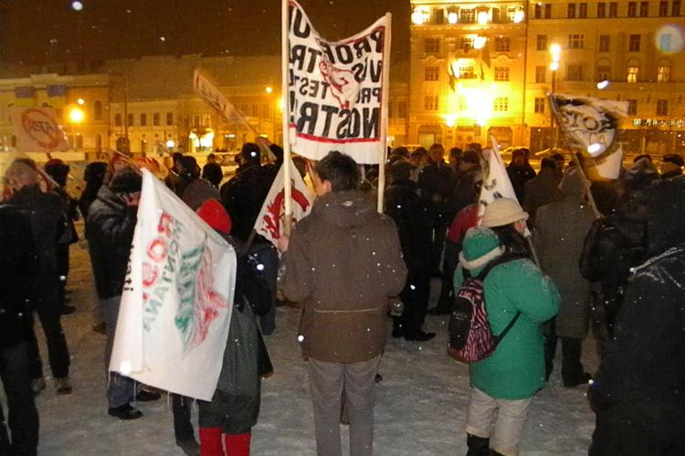 Numai 50 de oameni s-au strans la protestul anti ACTA si anti Basescu din Piata Unirii FOTO