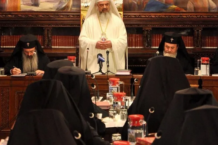 Mitropolia Clujului "rupta" in bucati de Sfantul Sinod! Arhiepiscopia Alba Iuliei si a Oradiei, mutate la Sibiu