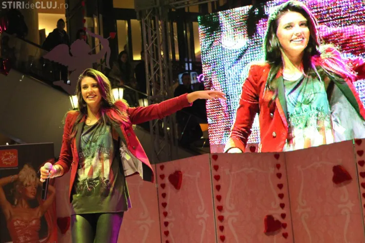 Aproape 50.000 de clujeni la Iulius Mall, de Valentine's Day! Antonia a dat autografe doua ore
