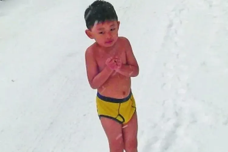 "Te rog, imbratiseaza-ma!" este strigatul disperat al unui copil de 4 ani catre tatal lui