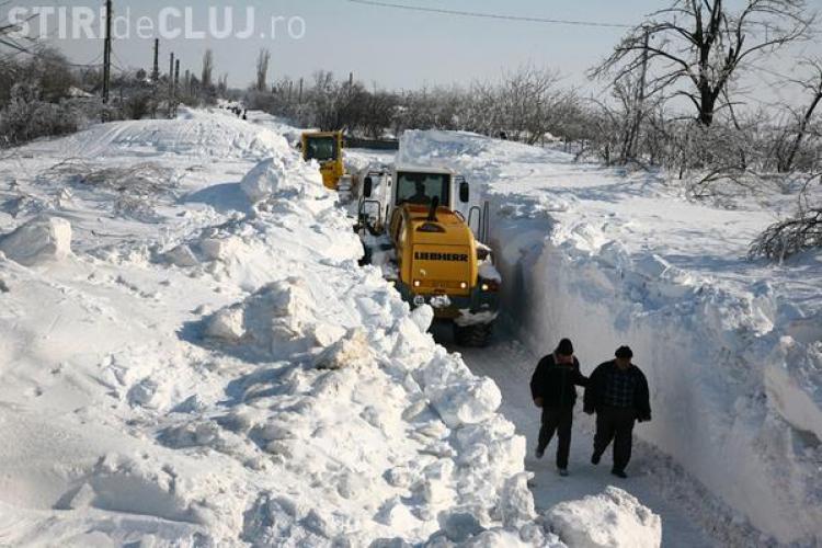 Peste 30 de localitati izolate, 80 de drumuri blocate, zeci de morti. Presedintele Romaniei si-a petrecut week-end-ul la schi