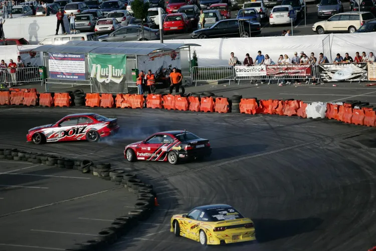 600 de anvelope vor exploda in acest weekend la Campionatul European de Drift "King of Europe", in parcarea de la Polus Center