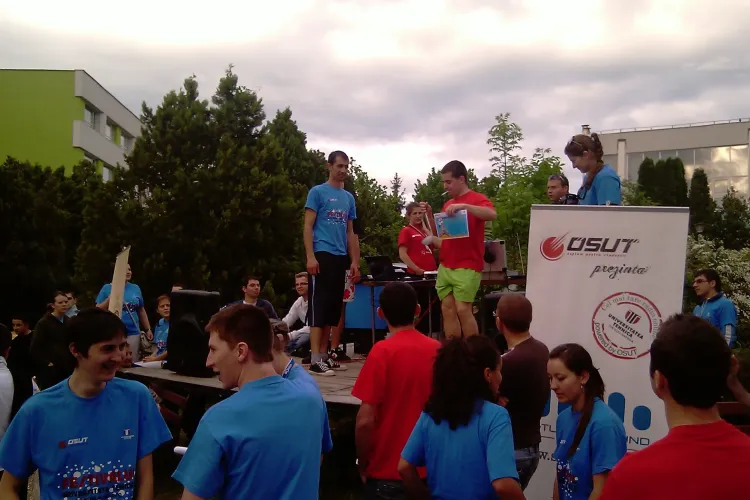 VIDEO - "Olimpiada traznitilor" pe aleile din campusul studentesc Observator - Galerie FOTO