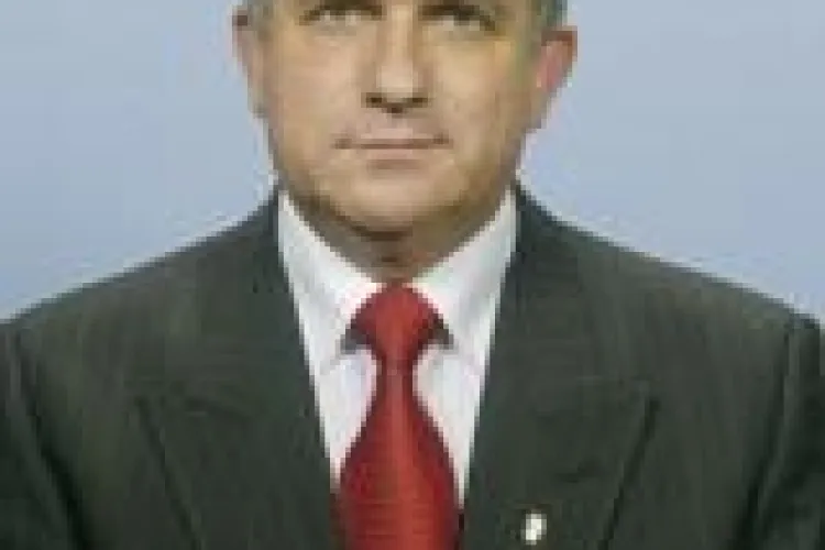 Funar da statul in judecata daca i se reduce pensia cu 15%