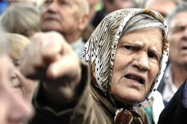 Ministrul Muncii le promite pensionarilor ca pensiile sub 1000 de lei nu vor fi reduse cu 15%