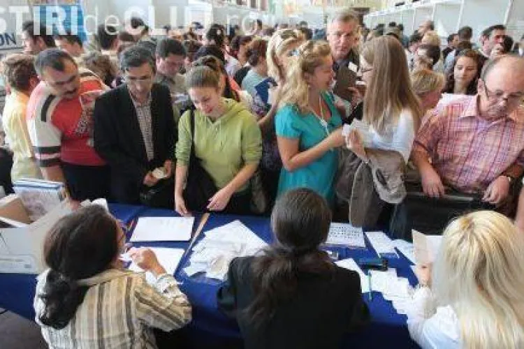 Medicii sunt momiti in Occident cu salarii ce ajung pana la 10.000 de euro. Doua targuri de job -uri se deruleaza in paralel la Cluj- VIDEO