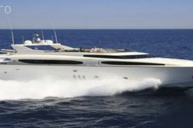 Guvernul vrea sa reintroduca accize la produsele de lux: iahturi, parfumuri, blanuri si bijuterii