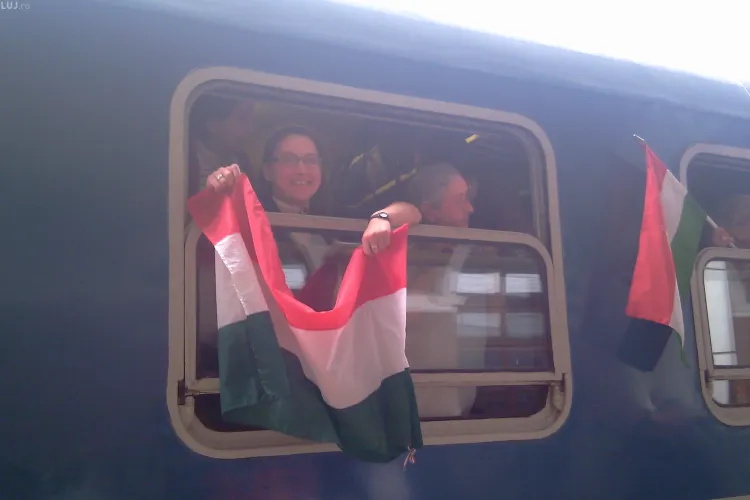 Trenul Nostalgia, cu 1000 de cetateni maghiari, a oprit in Gara Cluj cu destinatia Sumuleu Ciuc - Galerie FOTO si VIDEO