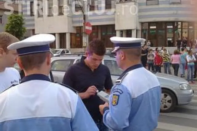 Tanarul de 19 ani care a accidentat aseara doua fete a ramas fara permis