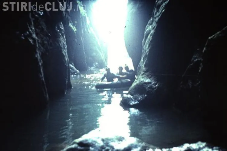 Cei trei speologi blocati in pestera Huda lui Papara au fost salvati dupa o operatiune de 16 ore