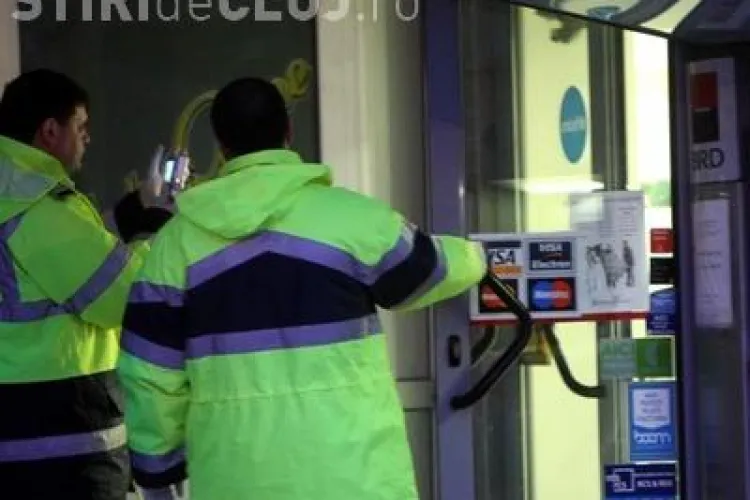 Tentativa de jaf esuata la BRD in cartierul Manastur din Cluj-Napoca. Un barbat cu cagula a incercat sa intre in banca dupa terminarea programului