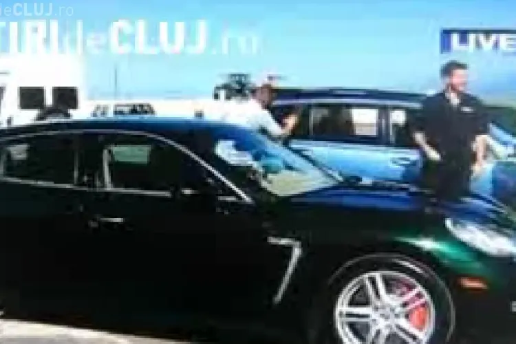 VIDEO - Un reporter american a fost amendat de politisti in direct