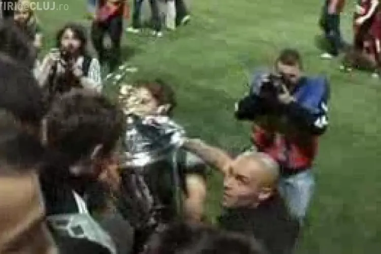 VIDEO - CFR Cluj a sarbatorit Cupa Romaniei si Campionatul cu concerte si focuri de artificii alaturi de suporteri in Gruia -  Galerie FOTO