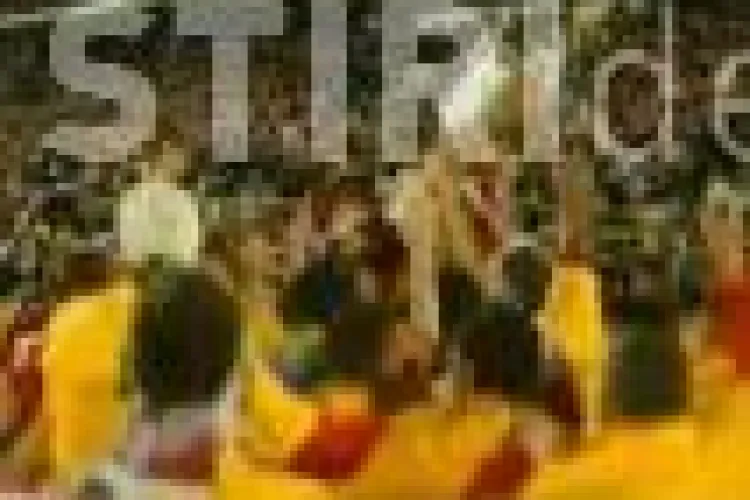 VIDEO - Campionii de la CFR Cluj au sarbatorit in Obssesion cu trofeul in fata