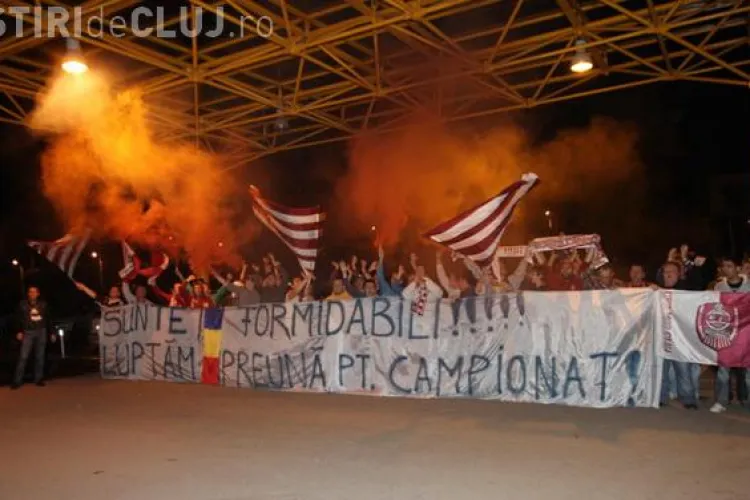Suporterii CFR Cluj i-au asteptat pe eroii din meciul cu Universitatea Craiova, azi-noapte, la aeroport