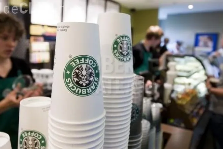 Lantul de cafenele Starbucks a fost dat in judecata de un client care s-a oparit