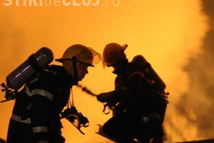 VIDEO: Incendiul de la complexul Dragonul Rosu din Bucuresti face victime: un pompier a murit, alti 7 au fost raniti