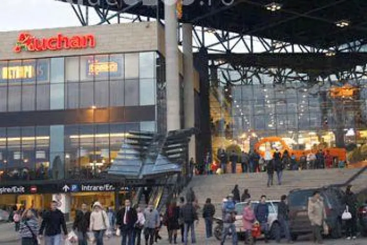 Amenintare cu bomba la Iulius Mall