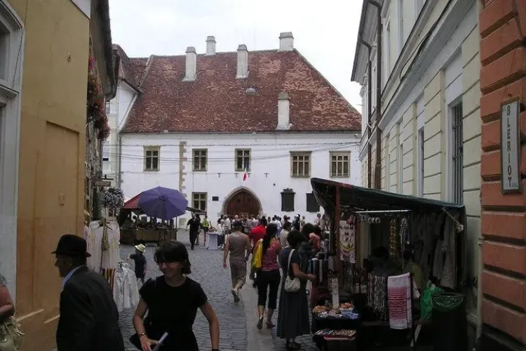 Gulas si vin unguresc, in perioada 6 - 8 mai, in fata la Casa Matei, cu ocazia Zilelor municipiului Pecs