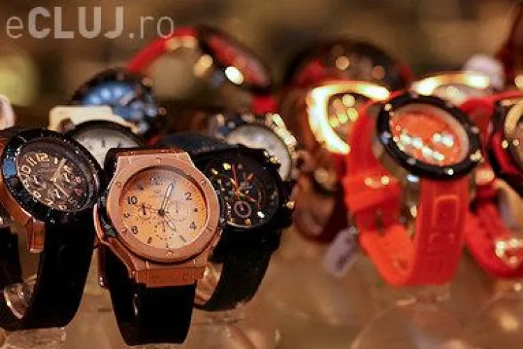 A furat un ceas din Polus, fiind retinut de politisti