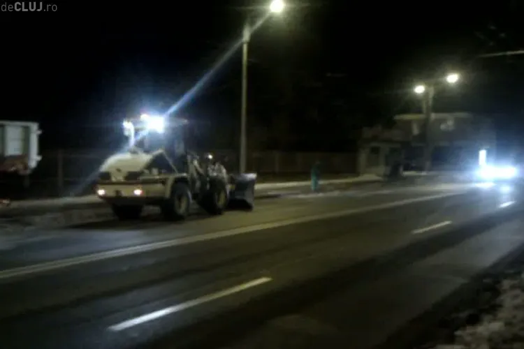 Gheata, curatata de pe strada cu buldozerul la Cluj! STIREA CITITORULUI